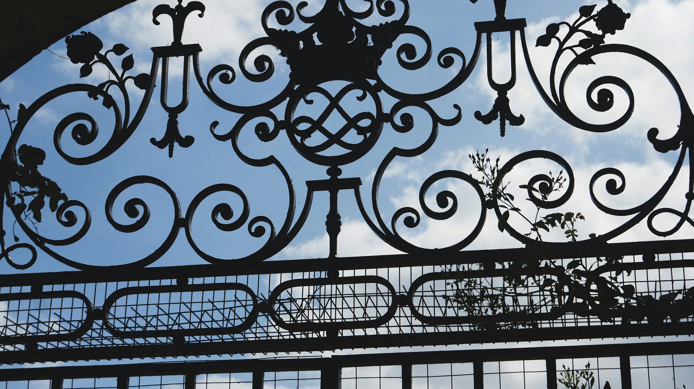 Peter Neale Blacksmiths, Architectural metalworkers, Forest of Dean, Gloucestershire, Architectural metalworker, blacksmith Gloucestershire, iron railings, wrought ironwork, bespoke ironwork, estate fencing